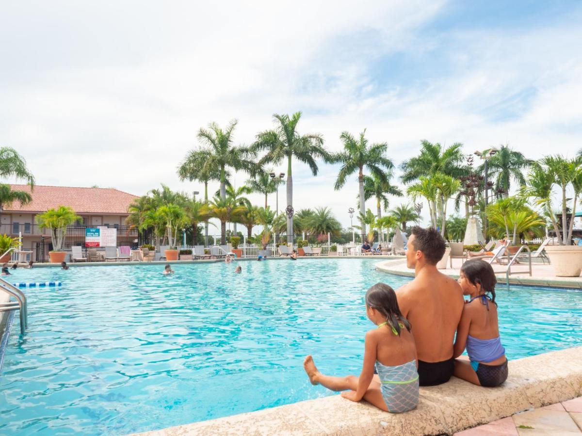 Royal Inn Hotel Royal Palm Beach Bagian luar foto