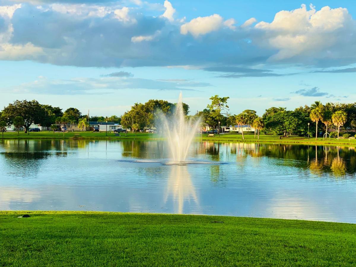 Royal Inn Hotel Royal Palm Beach Bagian luar foto
