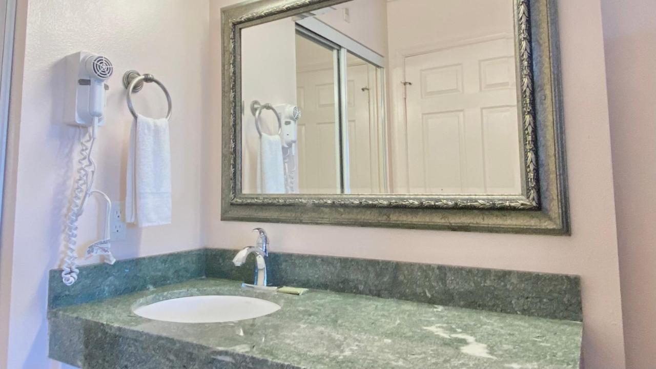 Royal Inn Hotel Royal Palm Beach Bagian luar foto